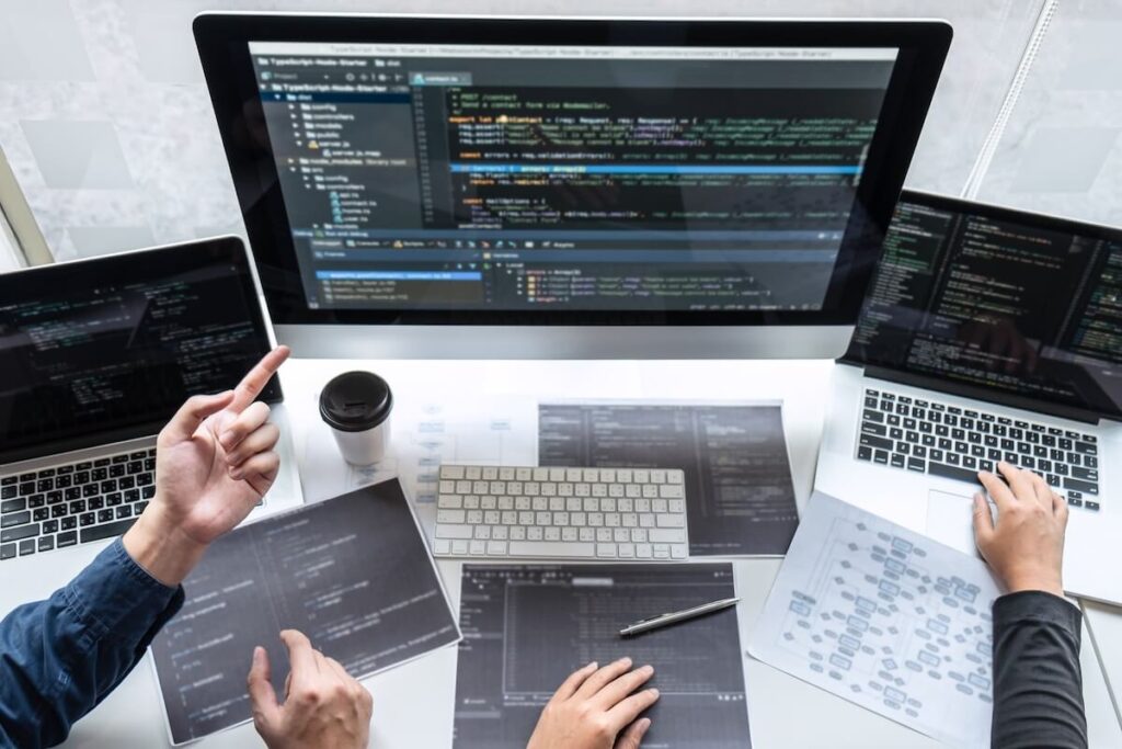 software development 2 Custom Software - rozwiązanie dla Twojego biznesu szyte na miarę